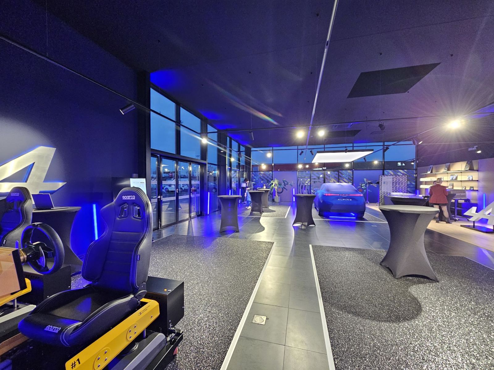 Showroom Alpine de Reims préparé pour la soirée de lancement de l'A390